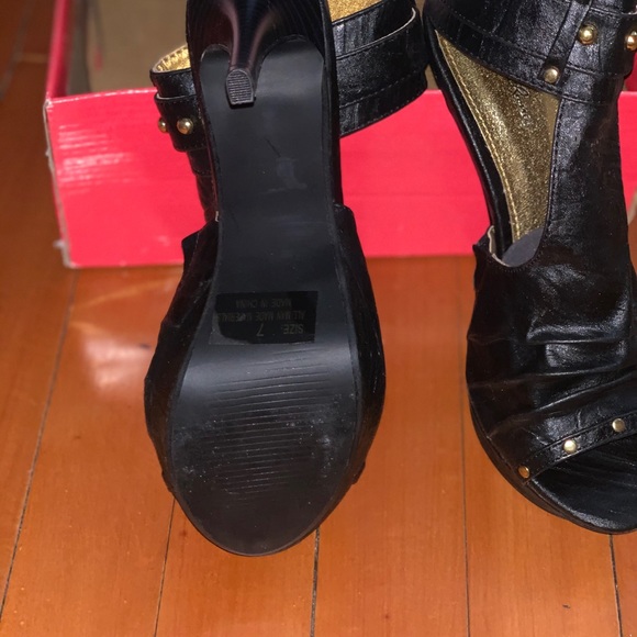 Heels - Picture 2 of 2
